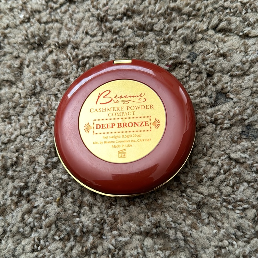 New never used Besame face powder - Picture 2 of 4